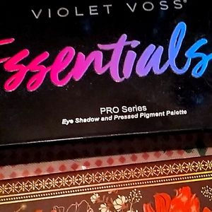 Makeup bundle and brushes